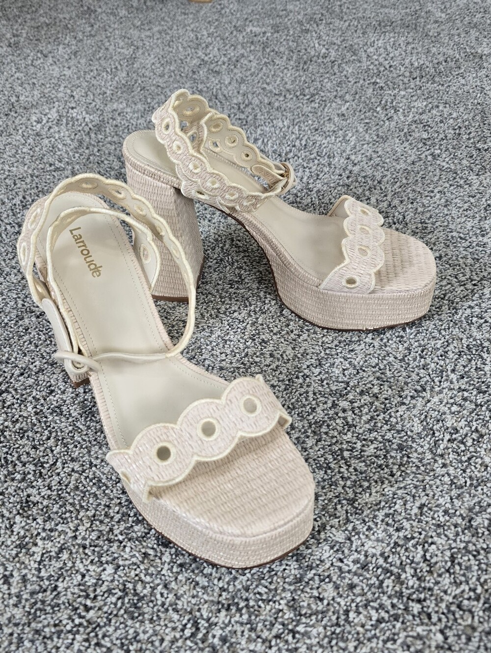 Larroudé Dolly Broderie Raffia Scalloped Block Heel Sandals Size 8.5